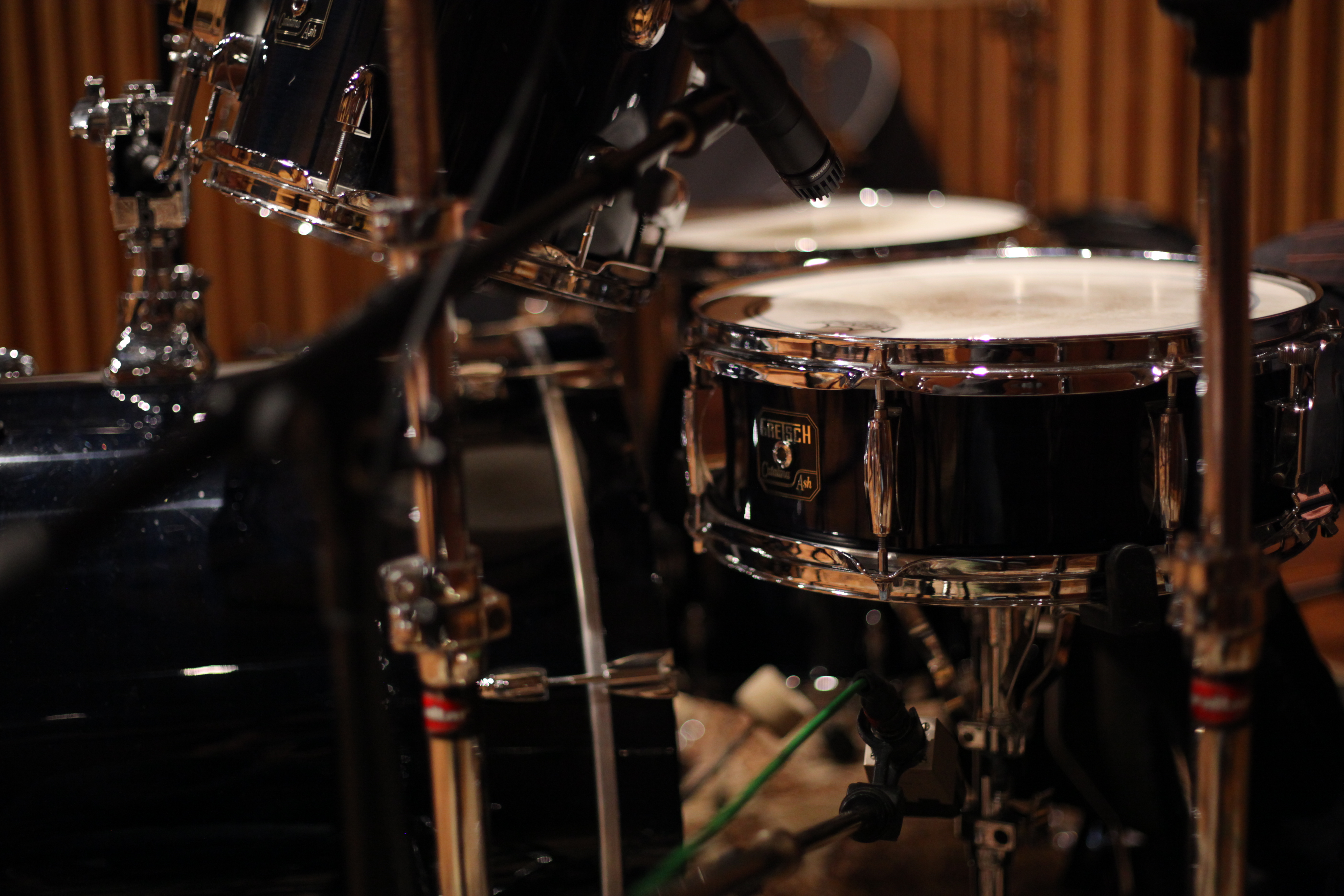 Préparation de la caisse claire avant la prise de son — accordage et réglage du timbre