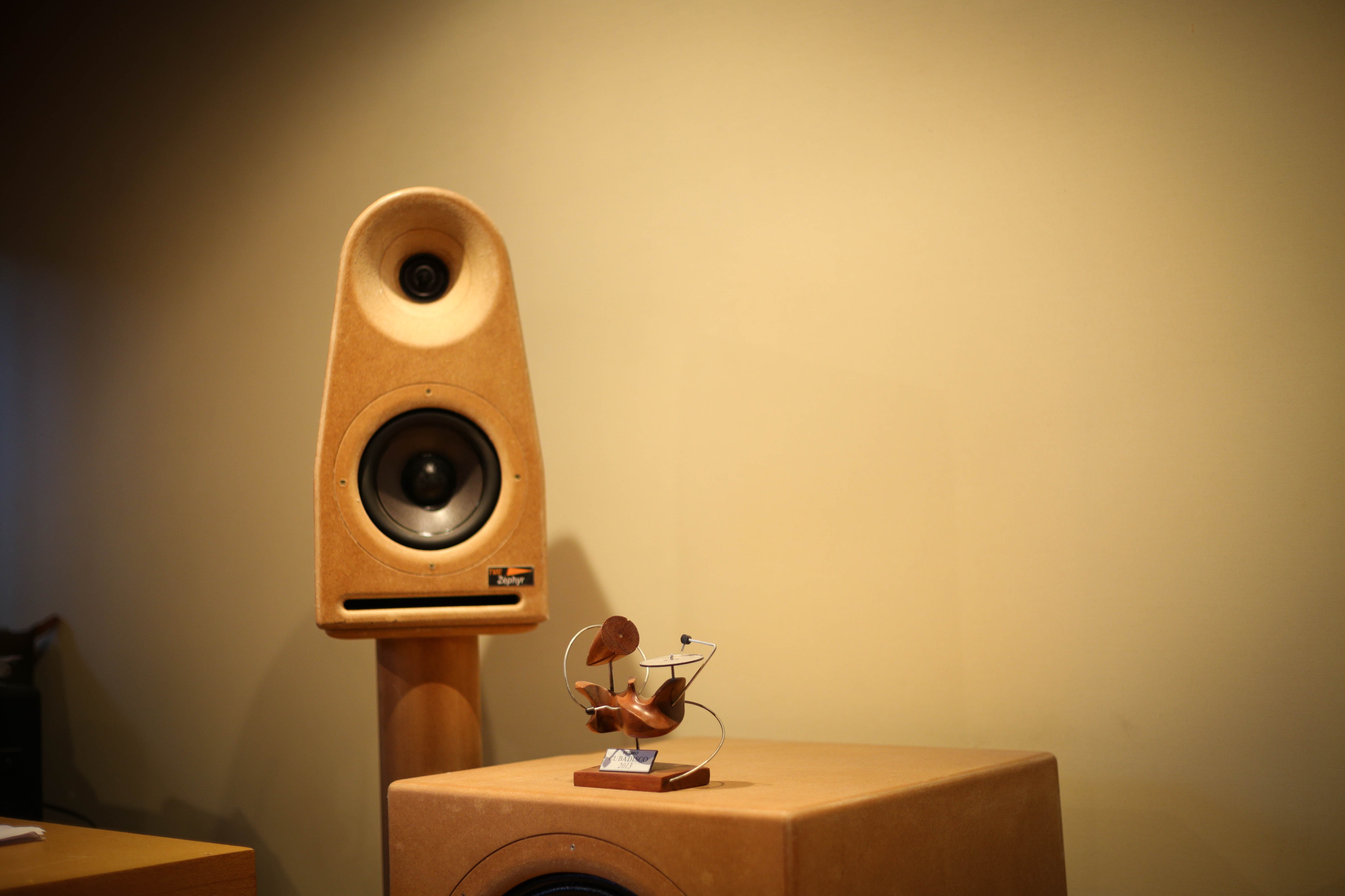 Enceinte de monitoring en studio d'enregistrement