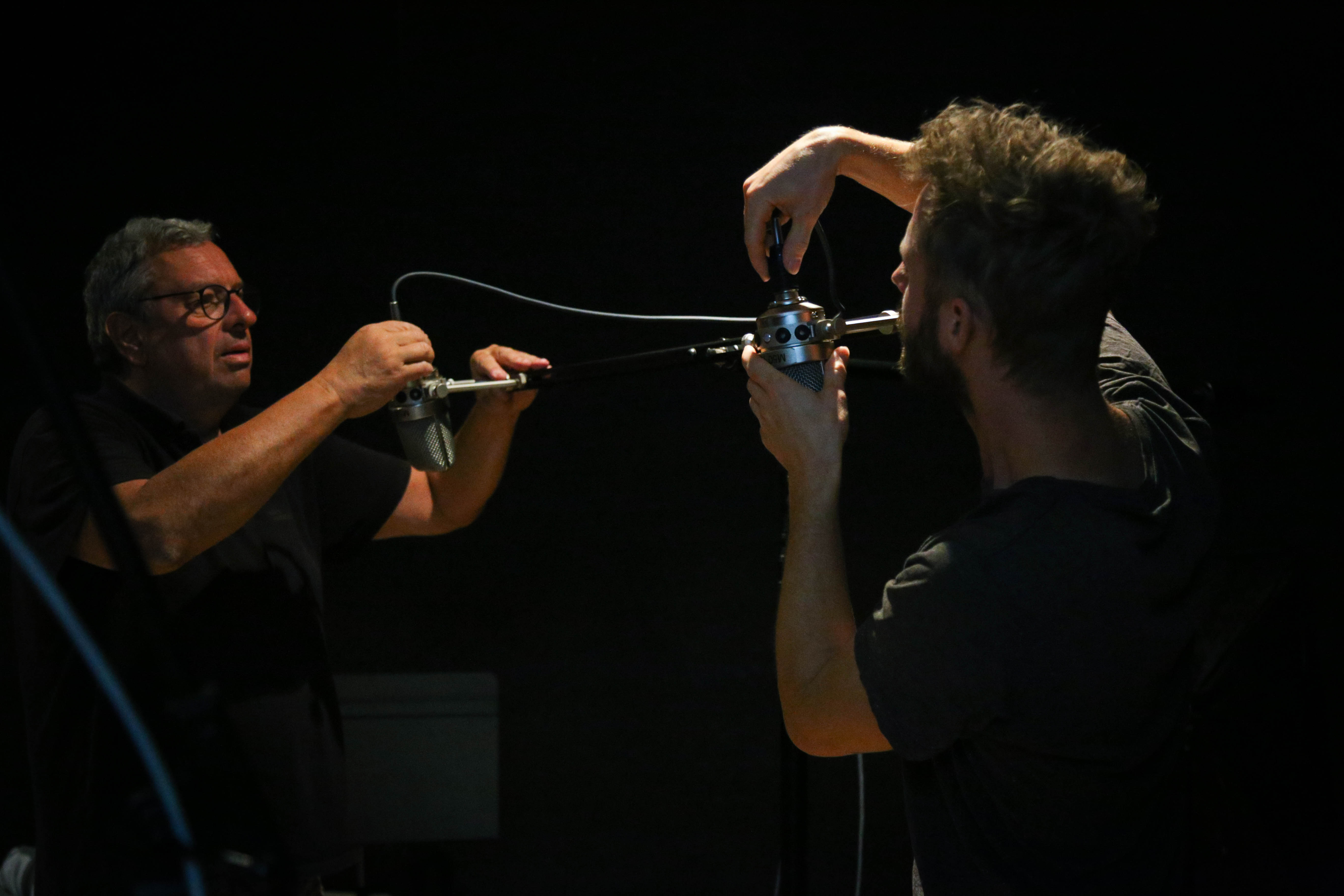 Musiciens professionnels enregistrant sur le plateau de prise de son