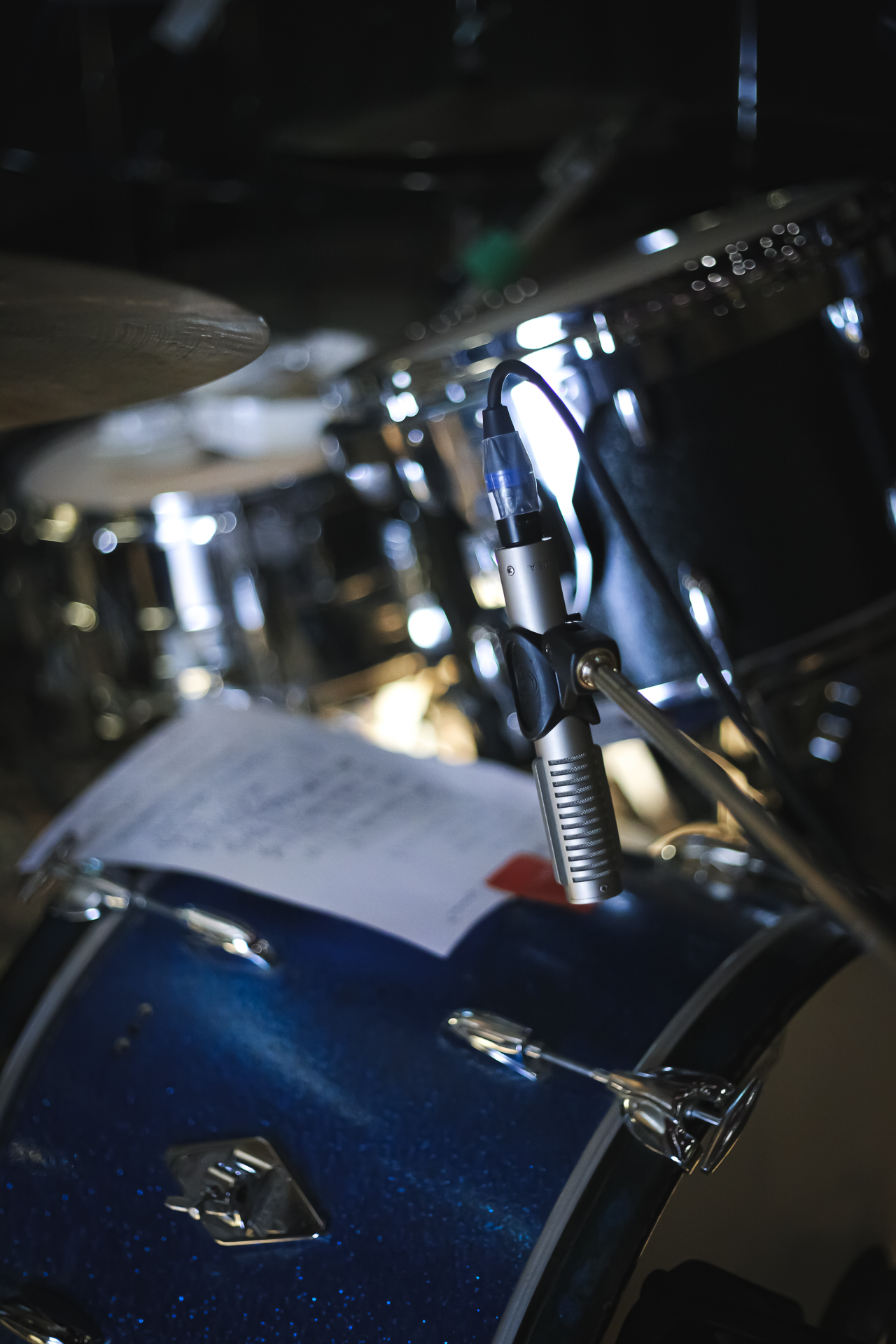 Royer R-121 — micro à ruban pour prise de son room batterie